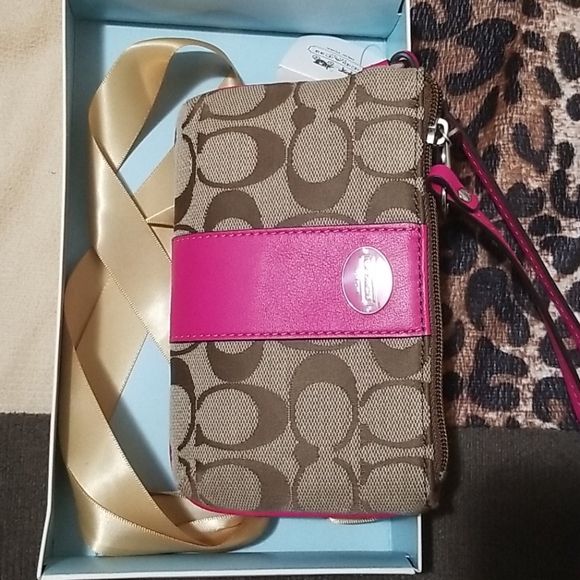 Wristlet - Picture 1 of 3